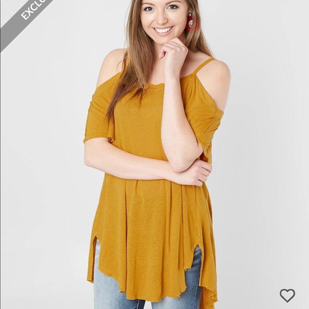 Gimmicks cold shoulder tulip back